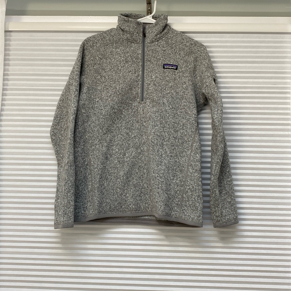 Women’s medium Patagonia half zip